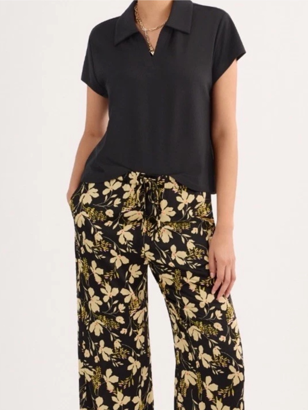 Cabi Kudos Black Top #6740 - Size M Medium Short Sleeves